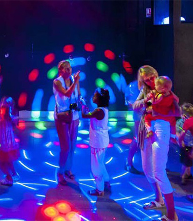 Soirée disco en famille au camping