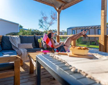 page-nos-hebergements-vignette-terrasse-mp