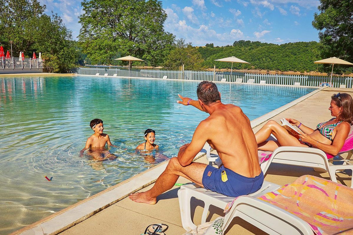 Camping Domaine des Tours, France, Aveyron, Saint-Amans-des-Cots