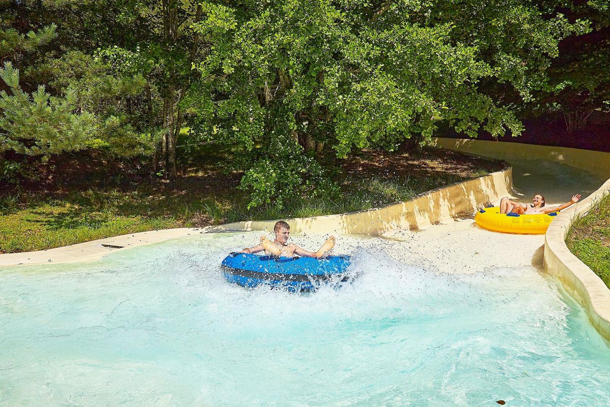 Camping Domaine des Tours, France, Aveyron, Saint-Amans-des-Cots