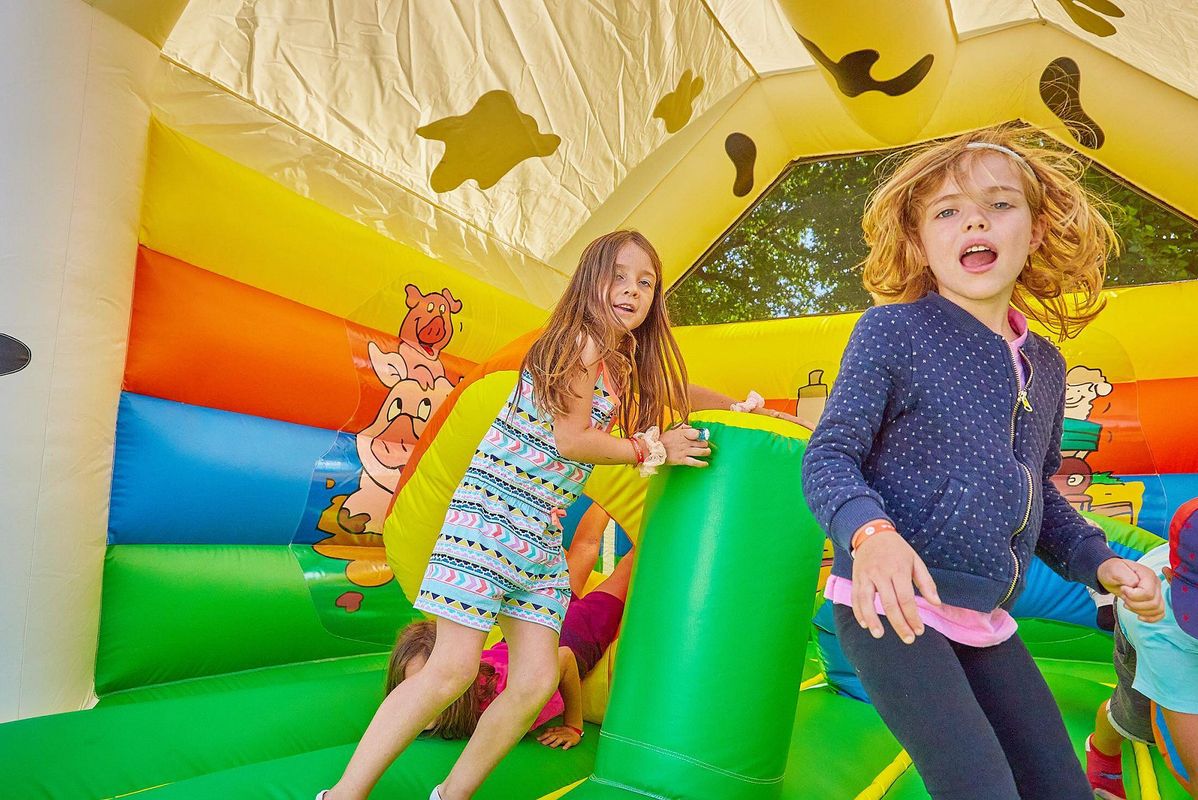 Camping Domaine des Tours, France, Aveyron, Saint-Amans-des-Cots