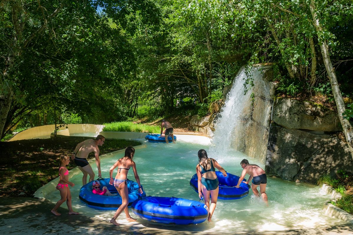 Camping Domaine des Tours, France, Aveyron, Saint-Amans-des-Cots