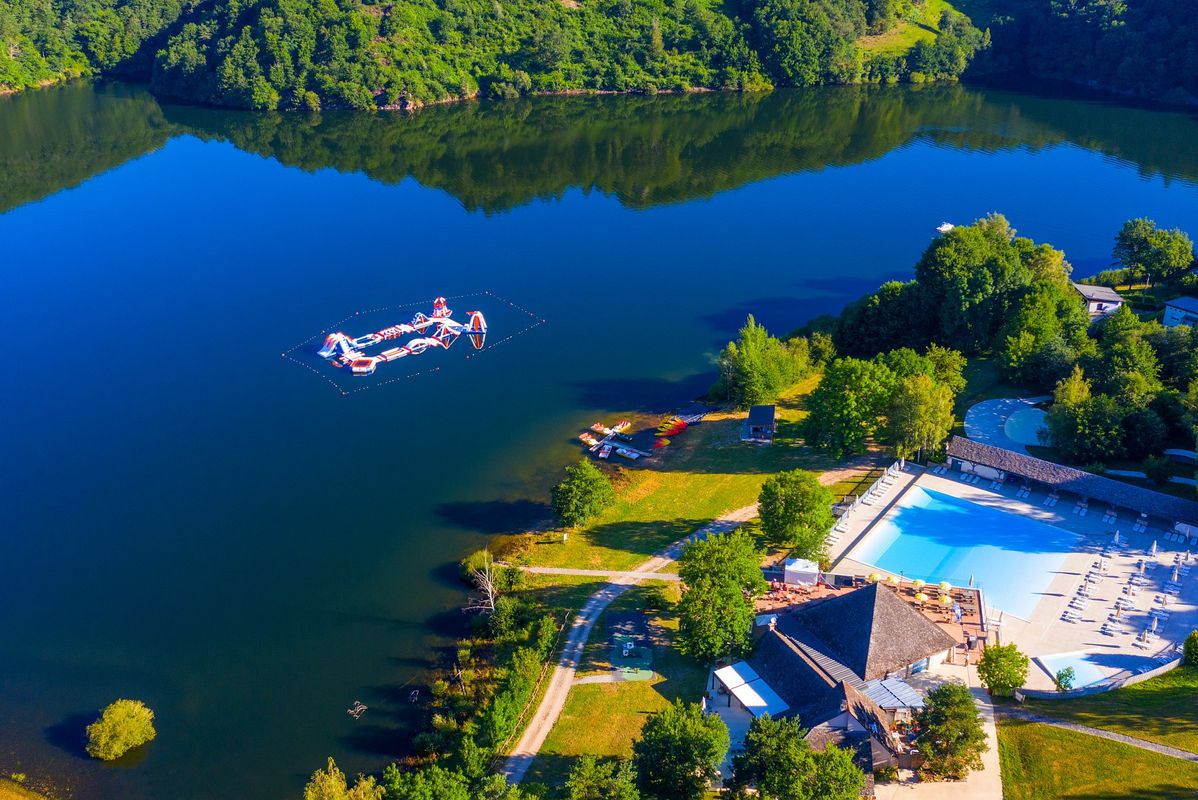 Camping Domaine des Tours, France, Aveyron, Saint-Amans-des-Cots