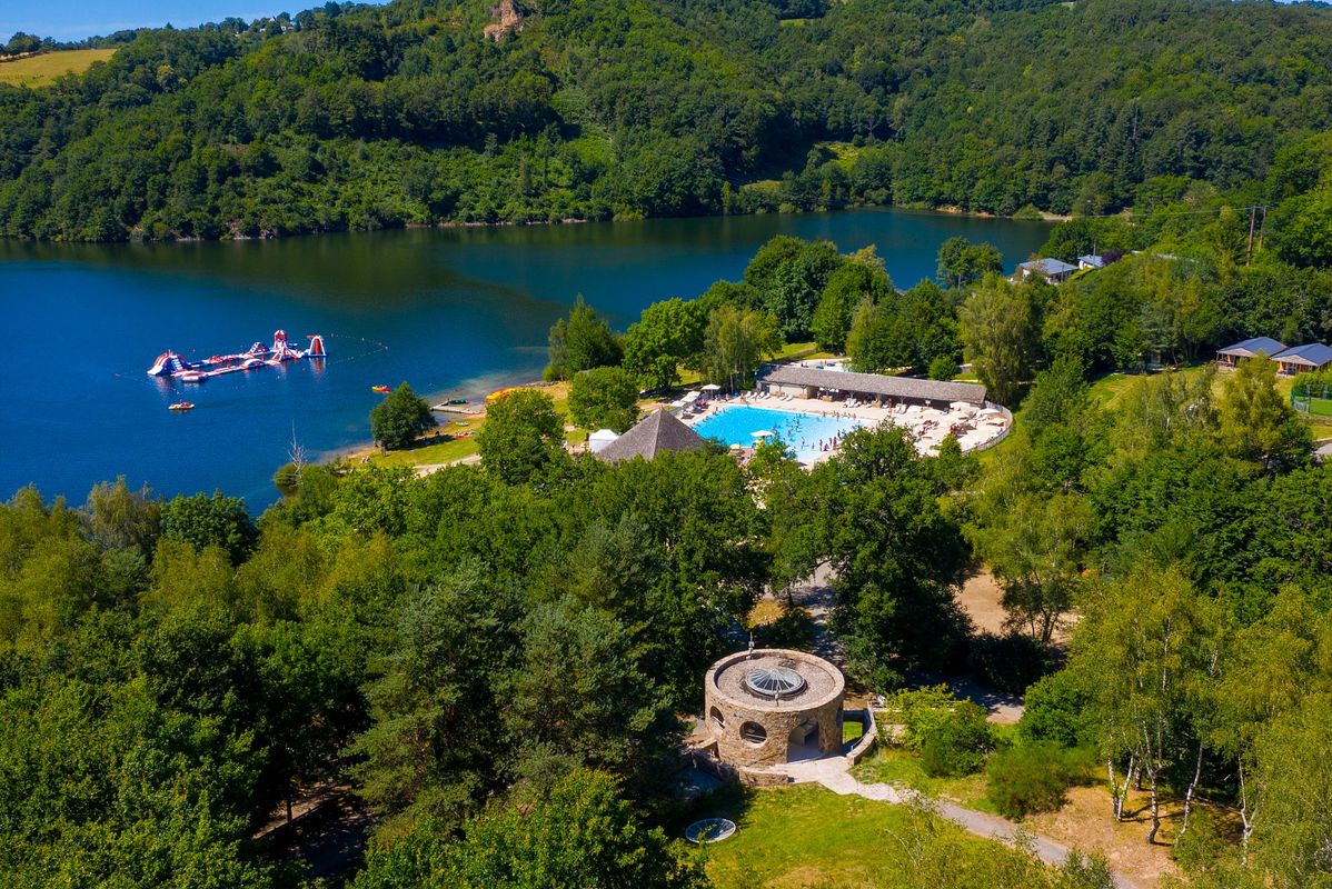 Camping Domaine des Tours, France, Aveyron, Saint-Amans-des-Cots