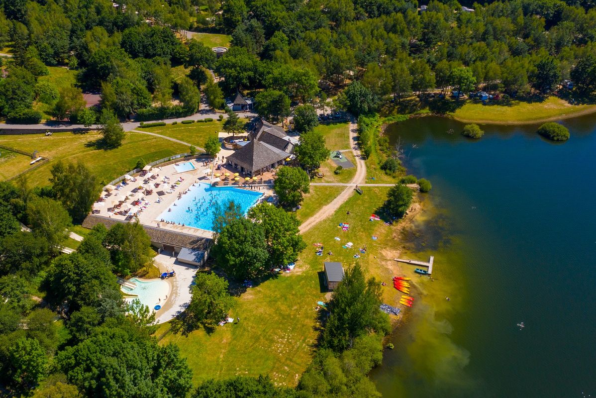 Camping Domaine des Tours, France, Aveyron, Saint-Amans-des-Cots