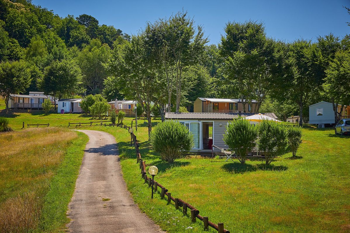 Camping Domaine des Tours, France, Aveyron, Saint-Amans-des-Cots