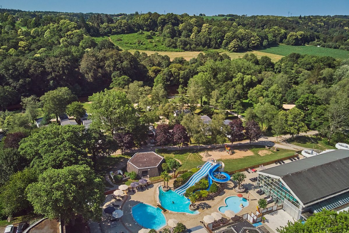 Partez en randonnée dans le vaste espace vert qu'offre le camping ! - Camping Ty Nadan, France, Bretagne, Locunolé