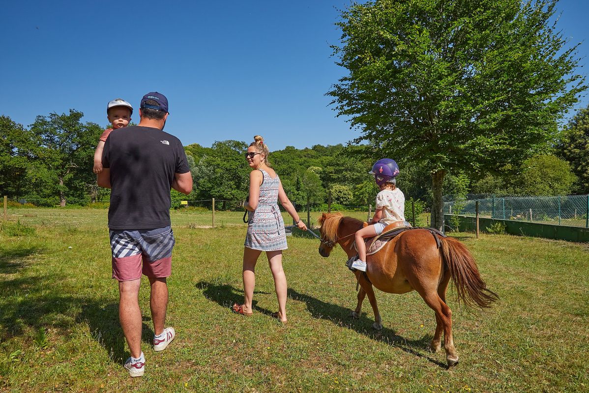 Ne manquez pas le centre équestre : idéal pour vos enfants ! - Camping Ty Nadan, France, Bretagne, Locunolé