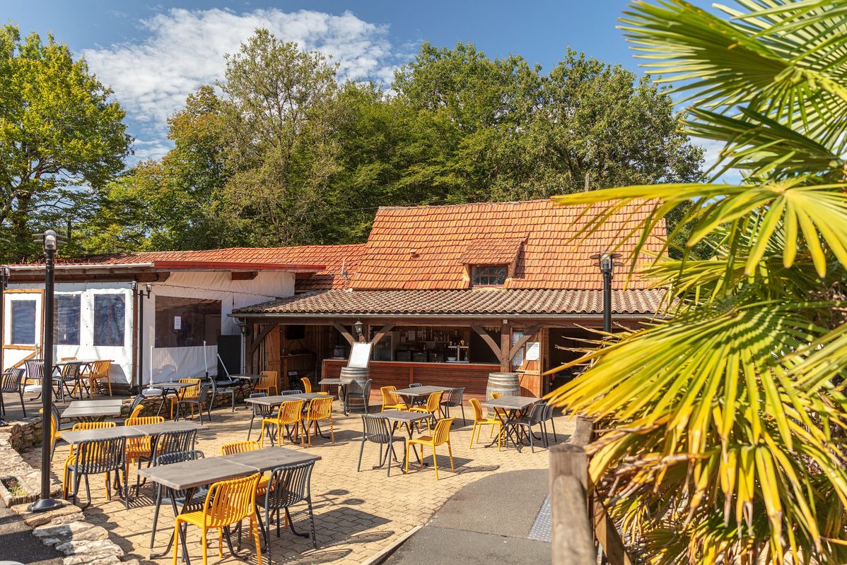 Camping Le Val d'Ussel, France, Dordogne - Périgord, Proissans - Sarlat