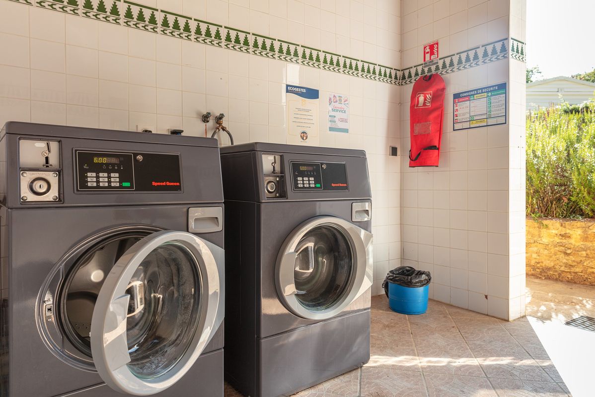 Camping Le Val d'Ussel, France, Dordogne - Périgord, Proissans - Sarlat