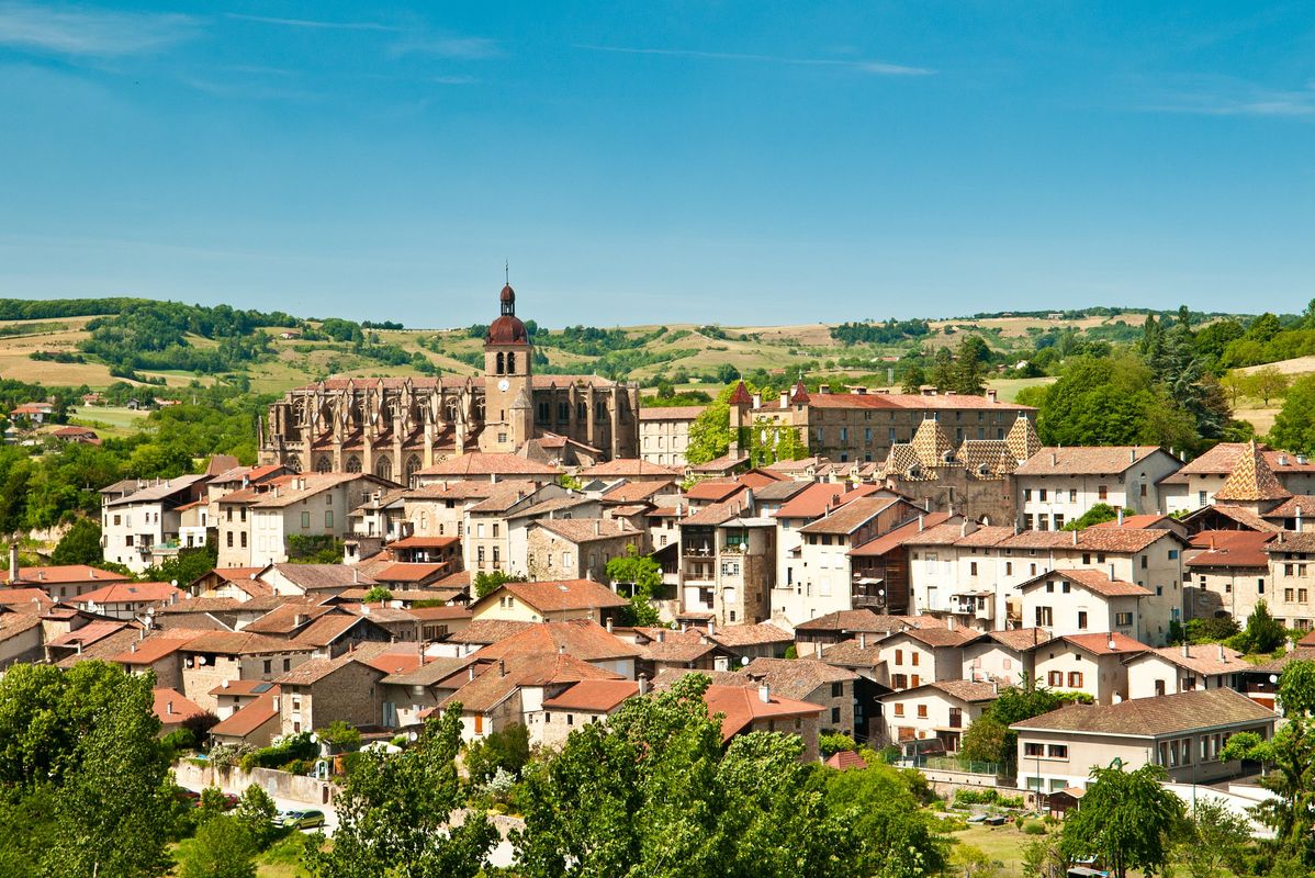 Village Saint-Antoine l'Abbaye à 33 km du camping. - Camping Château de Galaure, France, Drôme, Châteauneuf-de-Galaure