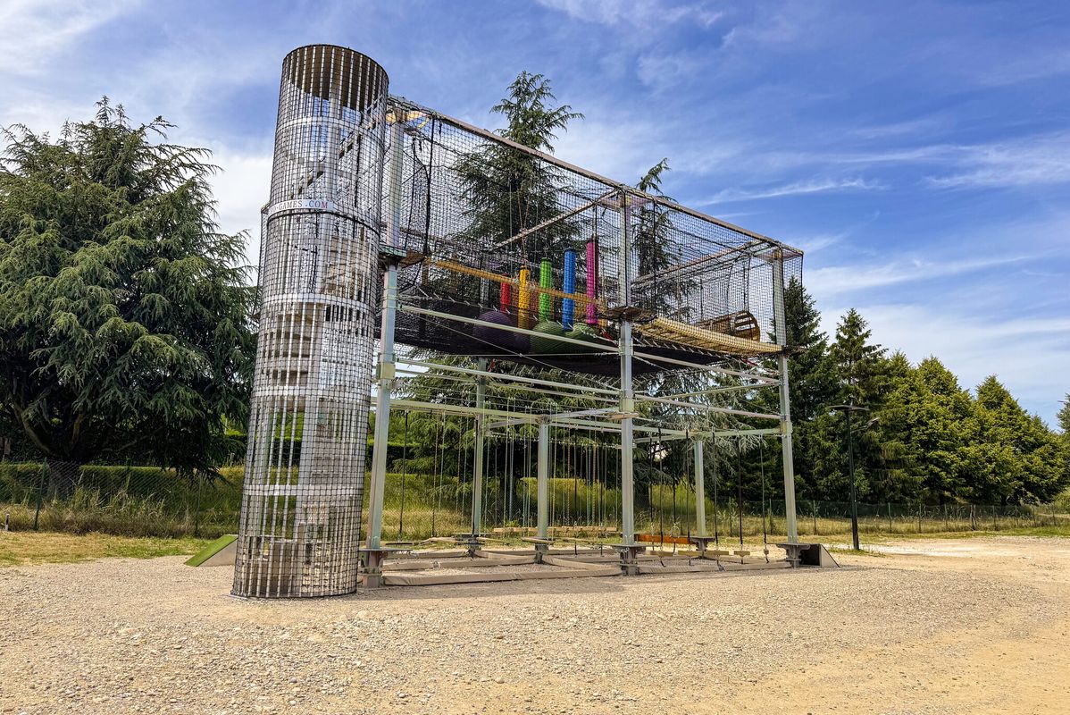 Nouveauté 2026 : Laissez vos enfants se défouler en toute sécurité à l'acrogame.  - Camping Château de Galaure, France, Drôme, Châteauneuf-de-Galaure