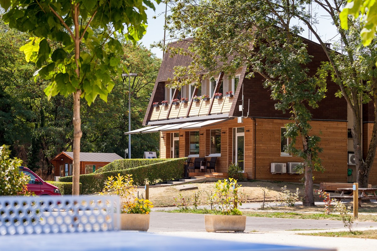 La réception de notre camping-village aux portes de Paris - Camping Paris-Est, France, Ile-de-France, Paris-Champigny