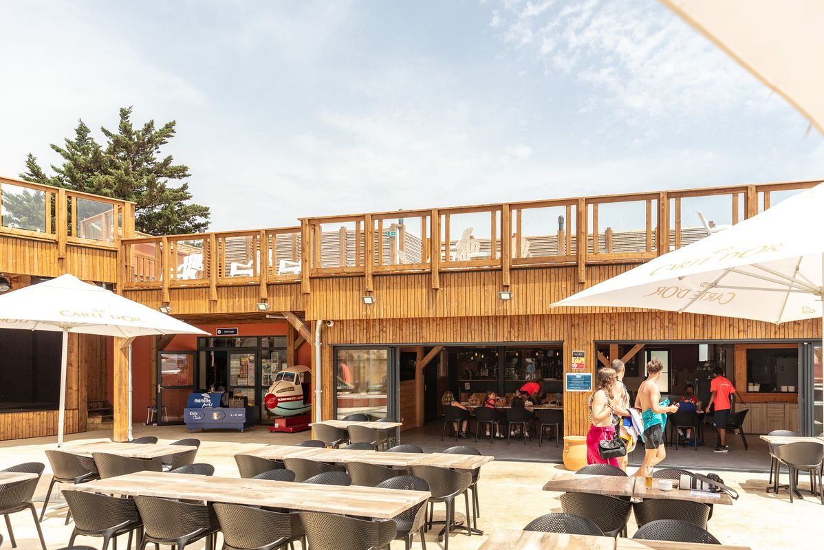 Zone solarium rénovée en 2023 ! - Camping La Presqu'Île du Barcarès, France, Languedoc Roussillon, Le Barcarès