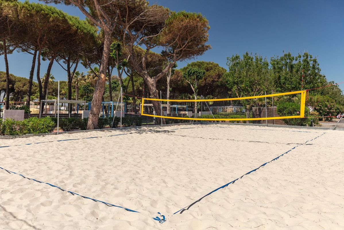 Nouveauté 2024 : Terrain de Beach-Volley pour plus de divertissements !  - Camping Le Castellas, France, Languedoc Roussillon, Sète