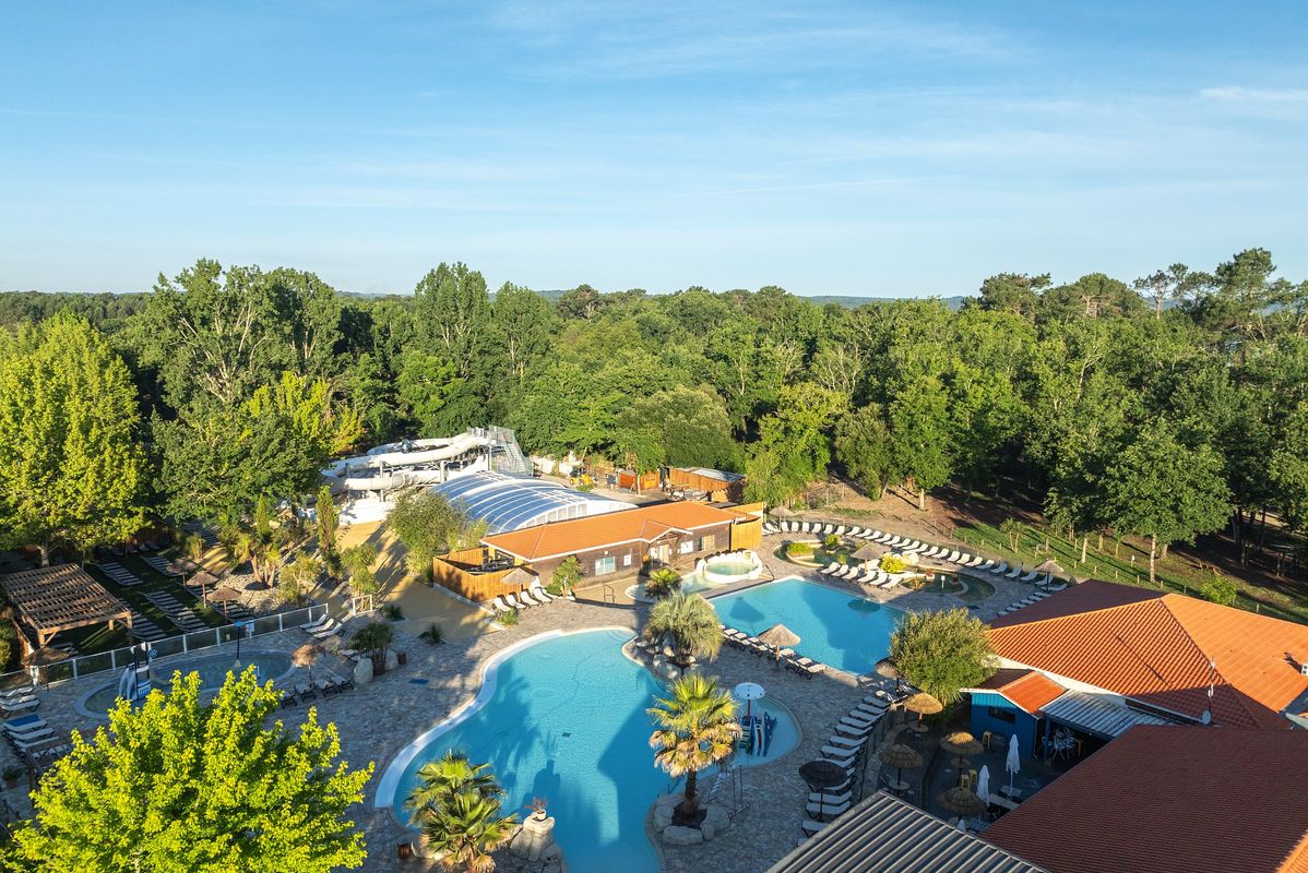 Nouveauté 2024 : l'espace aquatique a été rénové avec l'ajout d'un toboggan à deux pistes !  - Camping Mayotte Vacances, France, Les Landes, Biscarrosse