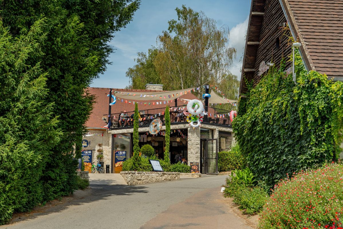 Campsite La Croix du Vieux Pont, France, Picardy, Berny-Rivière