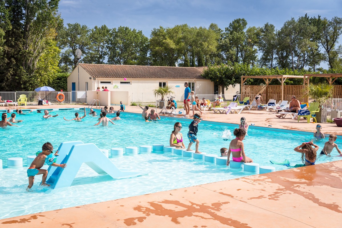 Campingplatz Les Rives du Luberon, Frankreich, Provence Côte d'Azur, Cheval blanc
