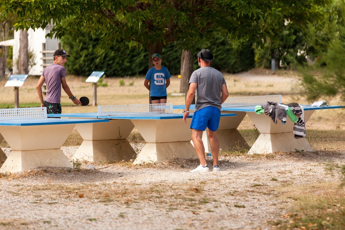 Campingplatz Les Rives du Luberon, Frankreich, Provence Côte d'Azur, Cheval blanc