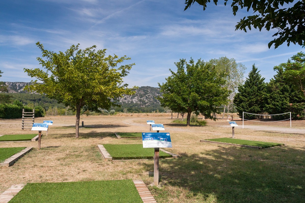 Campingplatz Les Rives du Luberon, Frankreich, Provence Côte d'Azur, Cheval blanc