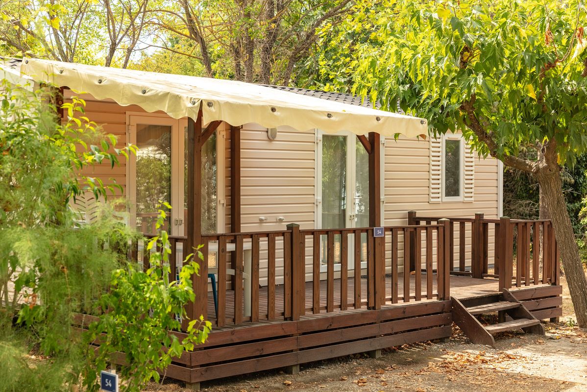 Campingplatz Les Rives du Luberon, Frankreich, Provence Côte d'Azur, Cheval blanc