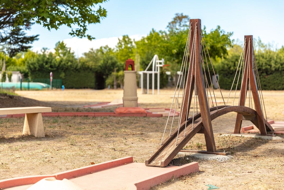 Campingplatz Les Rives du Luberon, Frankreich, Provence Côte d'Azur, Cheval blanc