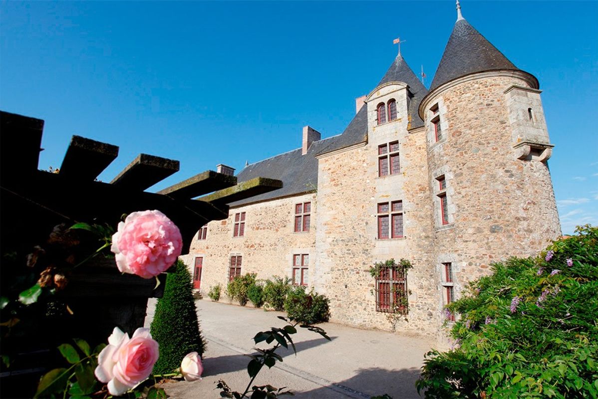 Le Logis de la Chabotterie à 60km  - Camping Le Domaine du Clarys, France, Vendée, Saint-Jean-De-Monts