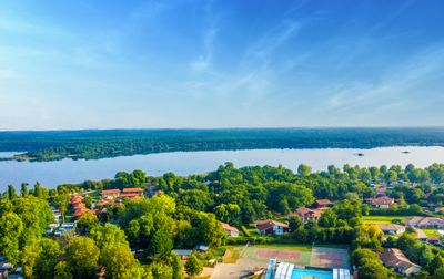 À proximité de votre camping, l'étang d'Aureilhan vous permettra de bonnes baignades au grand air !  - Camping Domaine d'Eurolac, France, Les Landes, Aureilhan